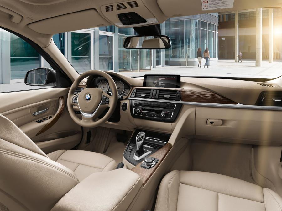  BMW 328i Sedan Luxury Line 2012 года  (фото 1 из 20)